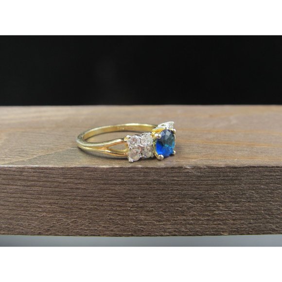 Size 7 Gold Tone Worn Blue Glass And Clear CZ Band Ring Vintage Statement - Picture 2 of 7